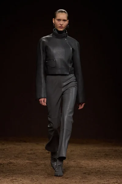 Look 27